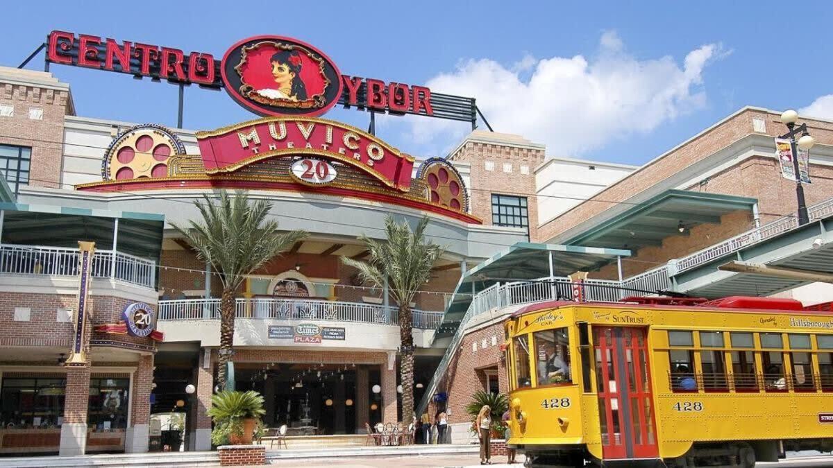 Budget Friendly Sleeps 8 Discounts Available Tampa Extérieur photo