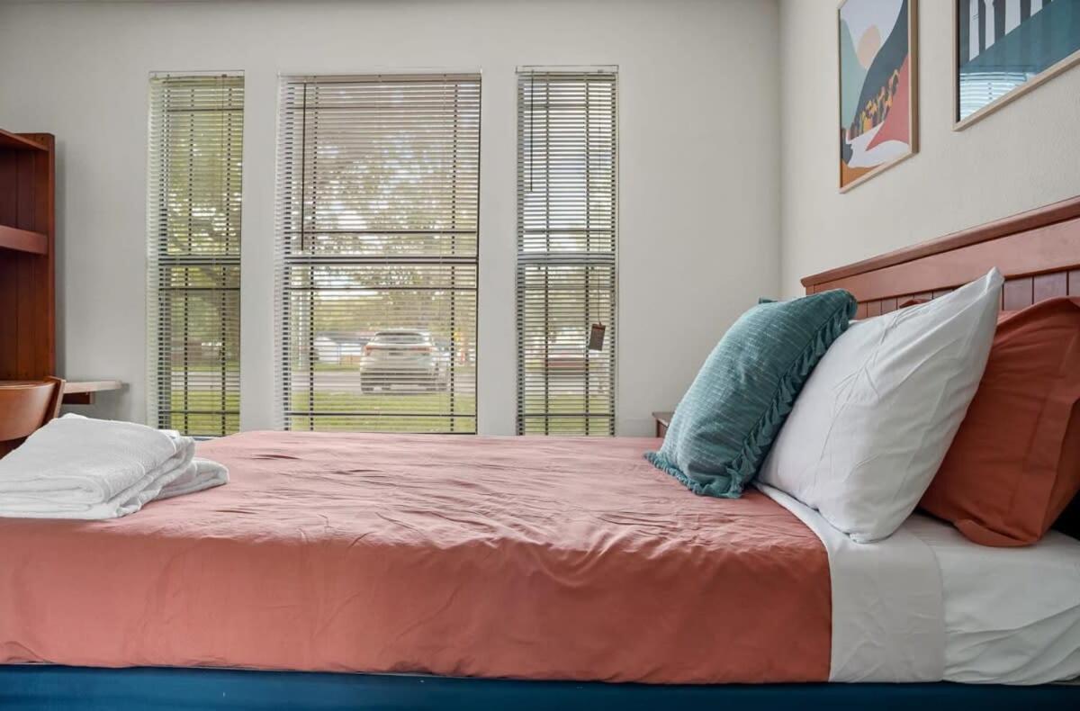 Budget Friendly Sleeps 8 Discounts Available Tampa Extérieur photo